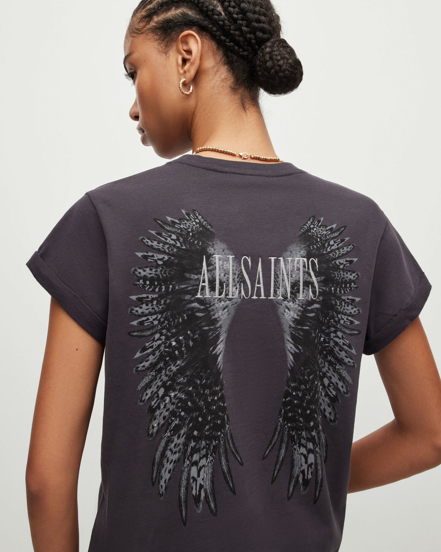 Wingan Anna Crew Neck Embroidery T-Shirt